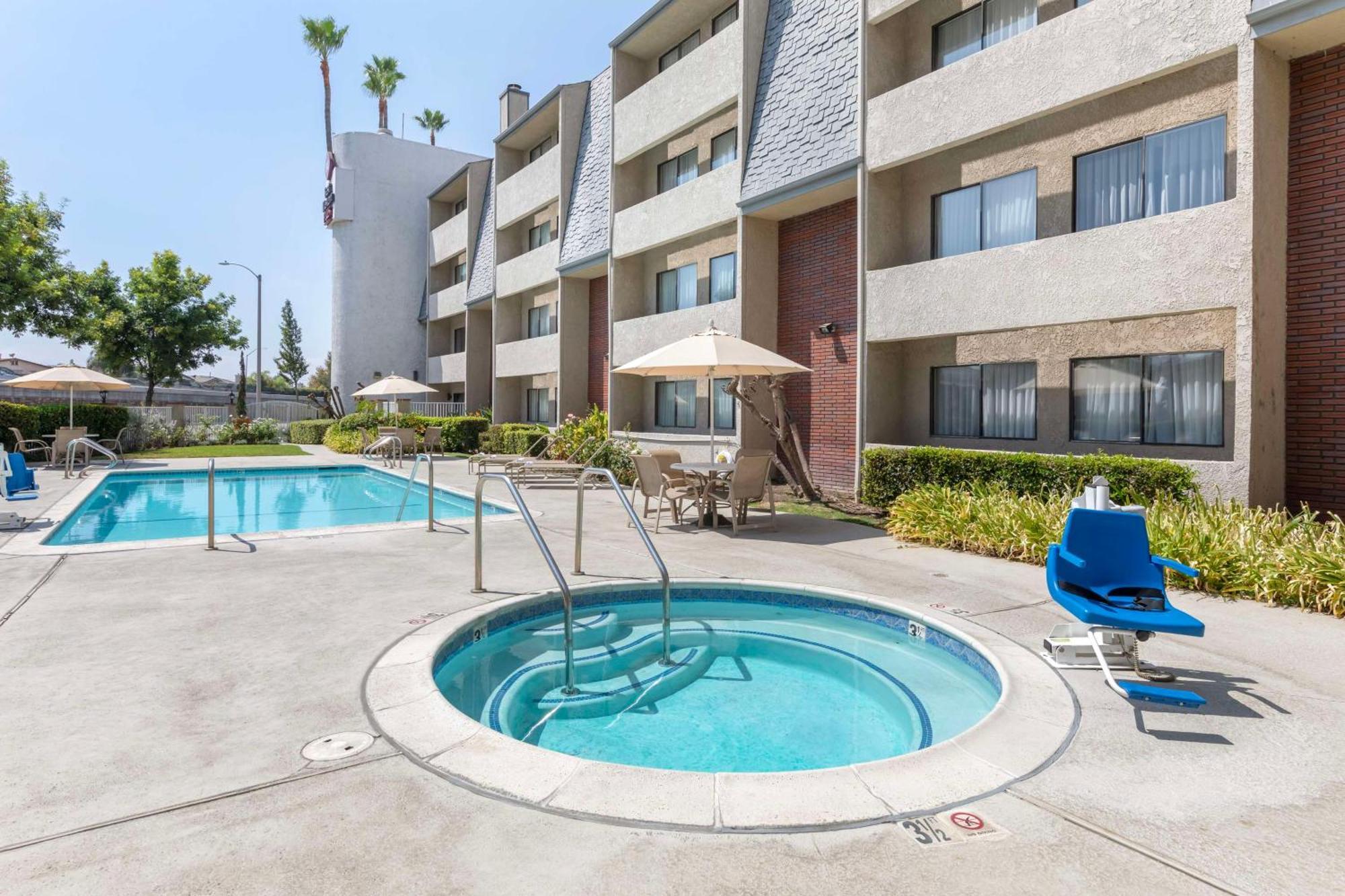Best Western Plus West Covina Inn Exterior foto